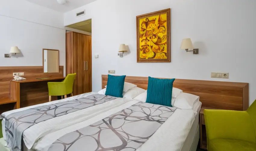 Hotel Kiss Tata - Augusztus 20.