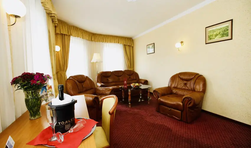 Hotel Korona Wellness, Rendezvény & Borhotel Eger Eger - Augusztus 20. (min. 3 éj)