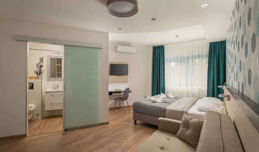 Krist�ly Hotel Keszthely - Augusztus 20. (min. 2 �j)