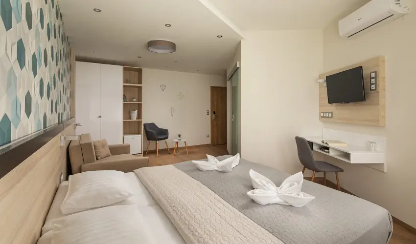 Krist�ly Hotel Keszthely - Augusztus 20. (min. 2 �j)