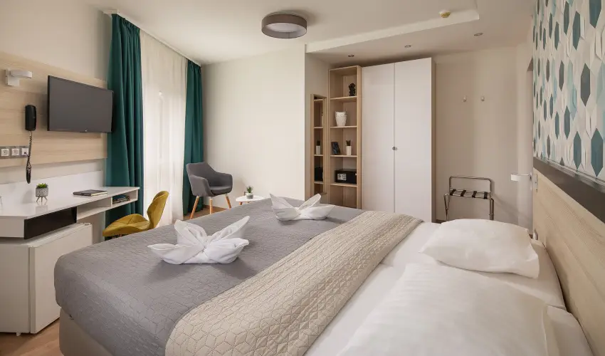 Krist�ly Hotel Keszthely - Augusztus 20. (min. 2 �j)