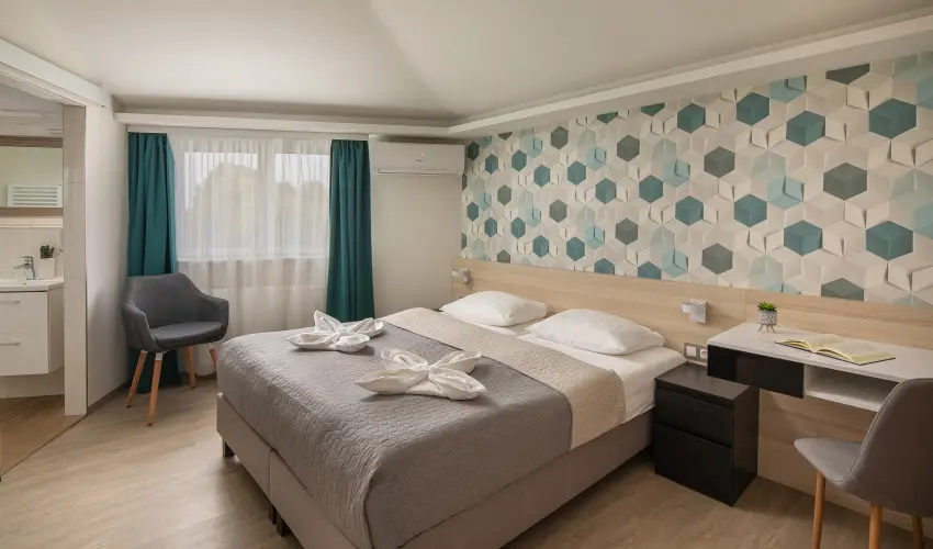 Krist�ly Hotel Keszthely - Augusztus 20. (min. 2 �j)