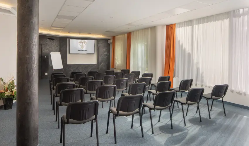 Krist�ly Hotel Keszthely - Augusztus 20. (min. 2 �j)