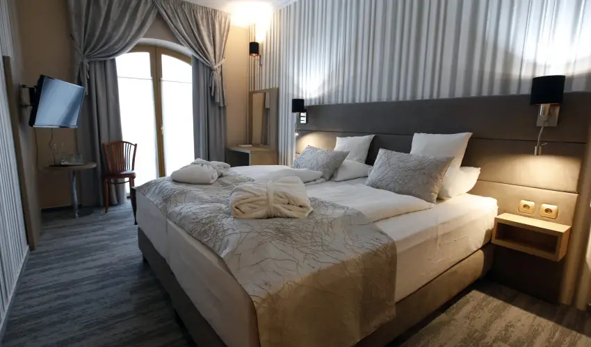 Hotel Laroba Alsrs - Augusztus 20. (min. 2 j)