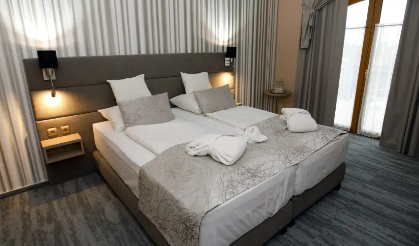 Hotel Laroba Alsrs - Augusztus 20. (min. 2 j)