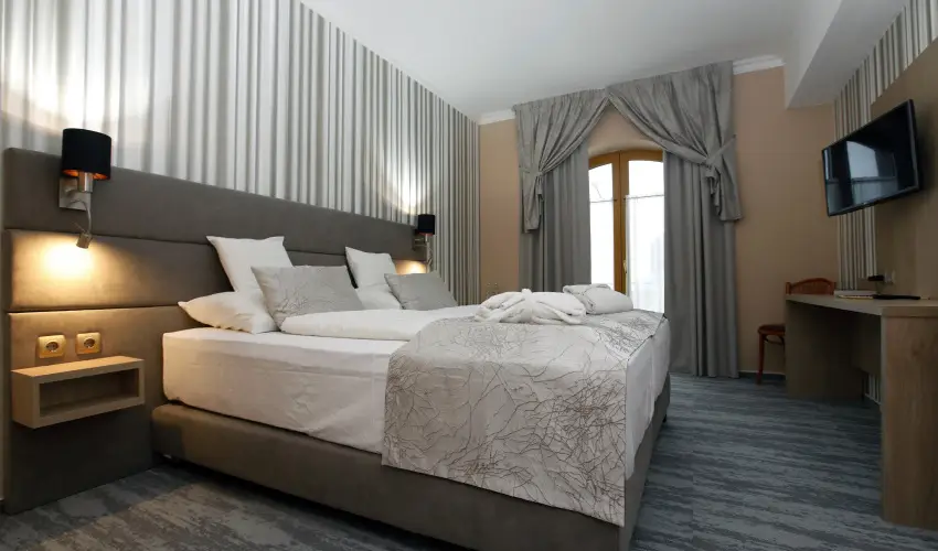 Hotel Laroba Alsrs - Augusztus 20. (min. 2 j)