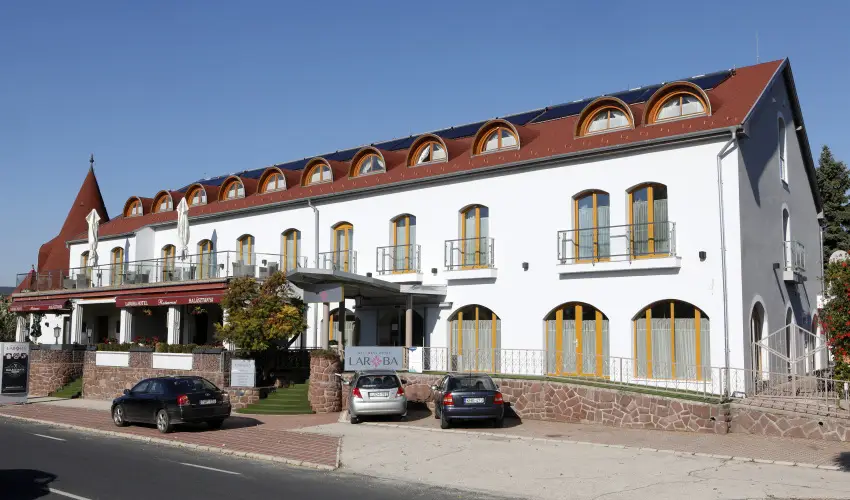 Hotel Laroba Alsrs - Augusztus 20. (min. 2 j)