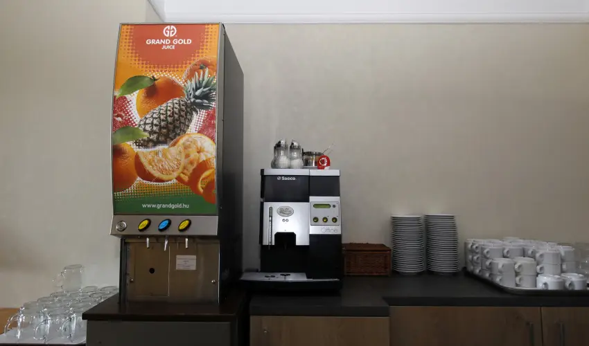 Hotel Laroba Alsrs - Augusztus 20. (min. 2 j)