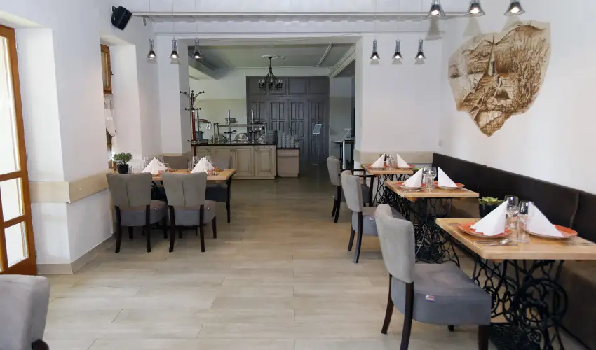 Hotel Laroba Alsrs - Augusztus 20. (min. 2 j)