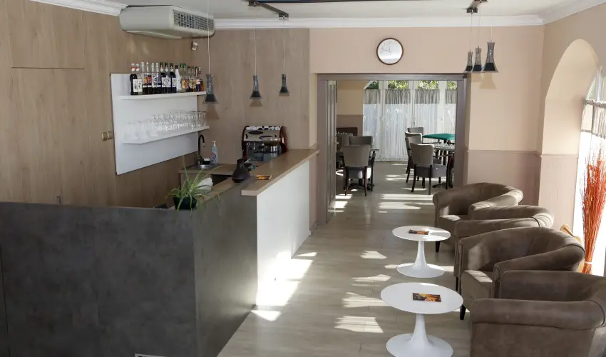 Hotel Laroba Alsrs - Augusztus 20. (min. 2 j)