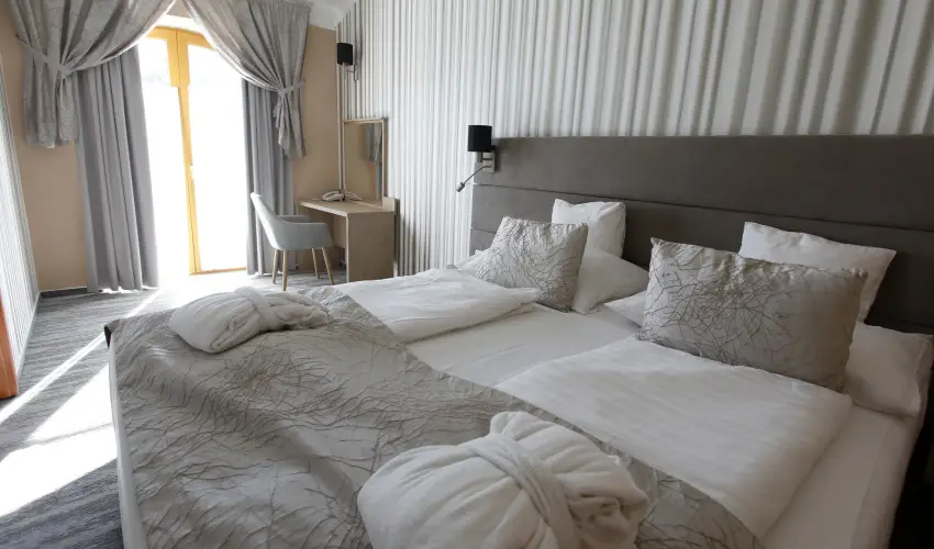 Hotel Laroba Alsrs - Augusztus 20. (min. 2 j)