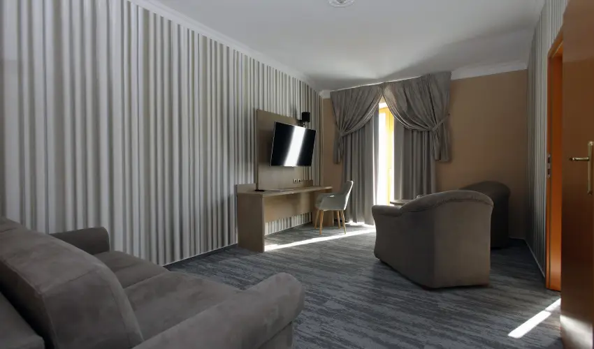 Hotel Laroba Alsrs - Augusztus 20. (min. 2 j)