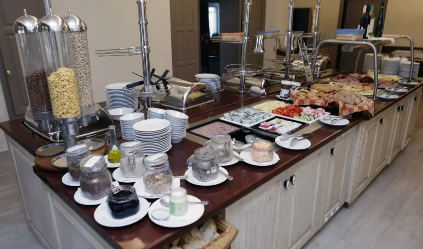 Hotel Laroba Alsrs - Augusztus 20. (min. 2 j)