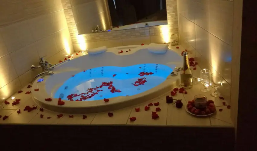 Hotel Laroba Alsrs - Augusztus 20. (min. 2 j)