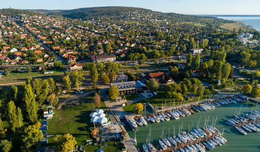 Hotel Laroba Als��rs - Augusztus 20. - teljes el�refizet�ssel (min. 2 �j)