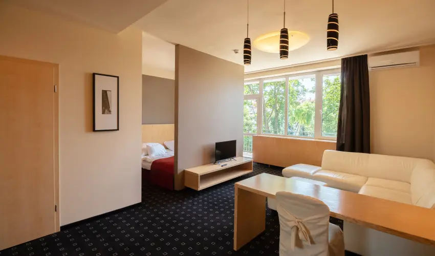 Laterum Hotel Pcs - Augusztus 20.