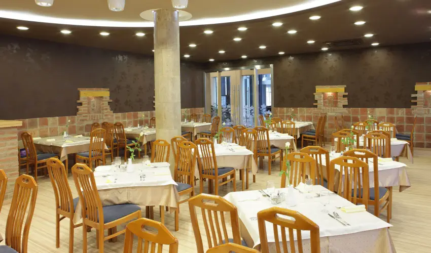 Laterum Hotel Pcs - Augusztus 20.