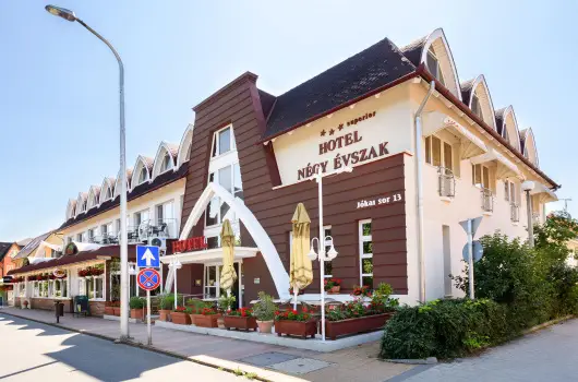 Hotel N�gy �vszak - Augusztus 20.