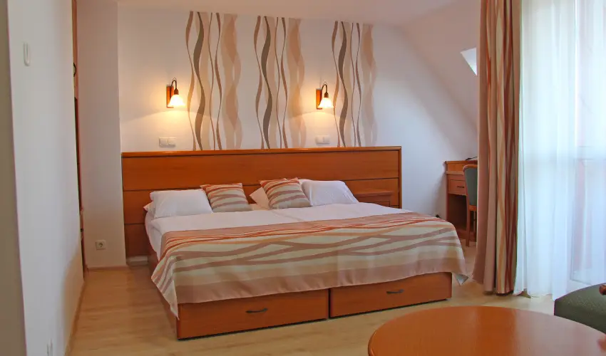 Hotel Panor�ma Balatongy�r�k Balatongy�r�k - Augusztus 20. (min. 2 �j)