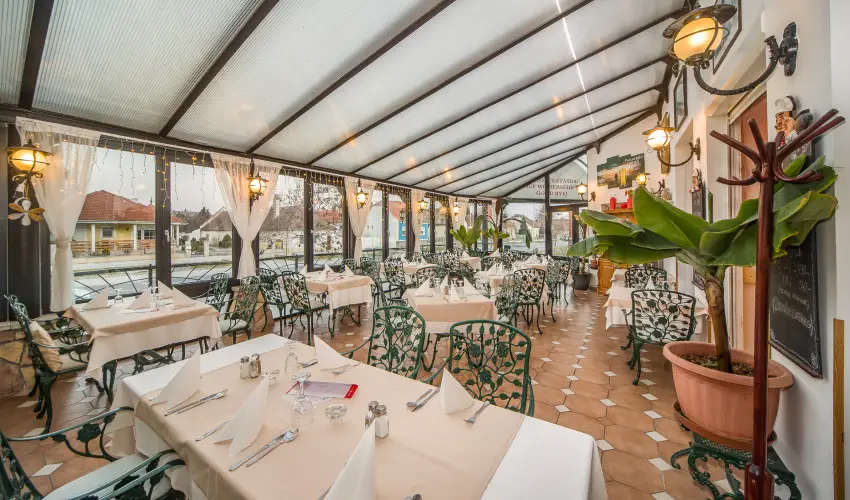 Hotel Piroska B�k, B�kf�rd� - Augusztus 20.