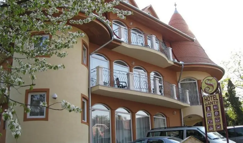 Sante Hvz Hvz - Augusztus 20. (min. 2 j)