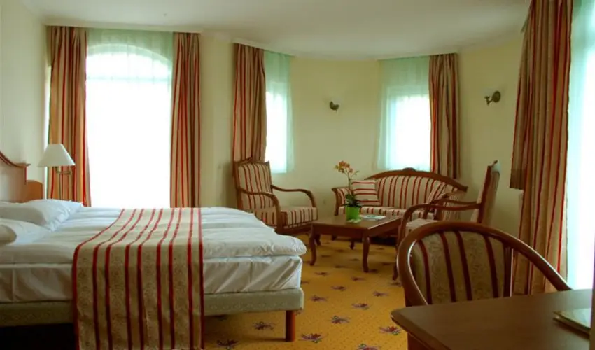 Sante Hvz Hvz - Augusztus 20. (min. 2 j)