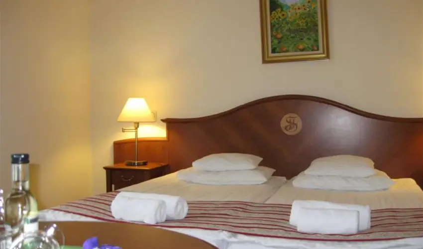 Sante Hvz Hvz - Augusztus 20. (min. 2 j)