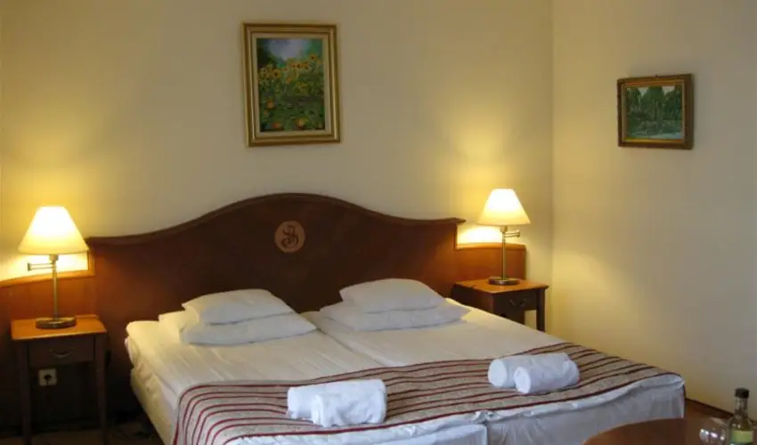 Sante Hvz Hvz - Augusztus 20. (min. 2 j)