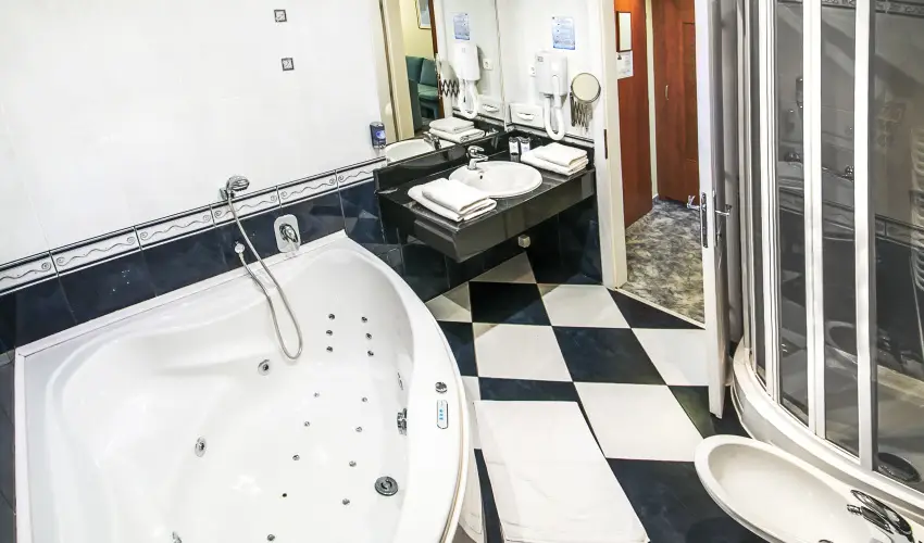 Silver Hotel Hajdszoboszl - Augusztus 20. (min. 3 j)