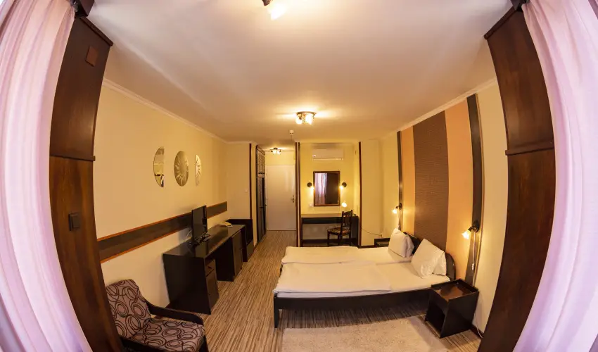 Hotel Solar Nagyat�d - Augusztus 20.