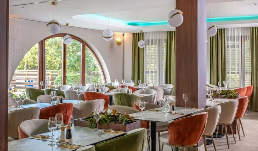 Hotel St�ci� Wellness & Konferencia Vecs�s - Augusztus 20. (min. 2 �j)