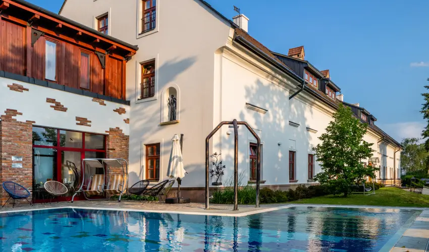 Hotel V�csecity Hern�dv�cse - Augusztus 20. (min. 2 �j)