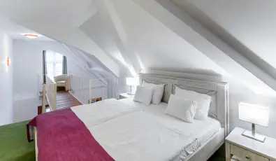 Hotel Vcsecity Herndvcse