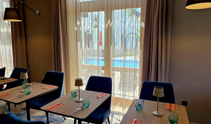 Hotel V�csecity Hern�dv�cse - Augusztus 20. (min. 2 �j)