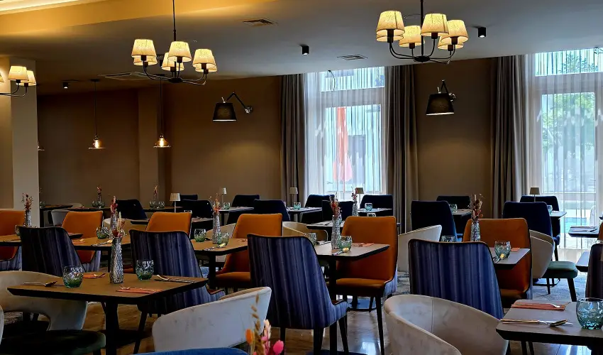 Hotel V�csecity Hern�dv�cse - Augusztus 20. (min. 2 �j)