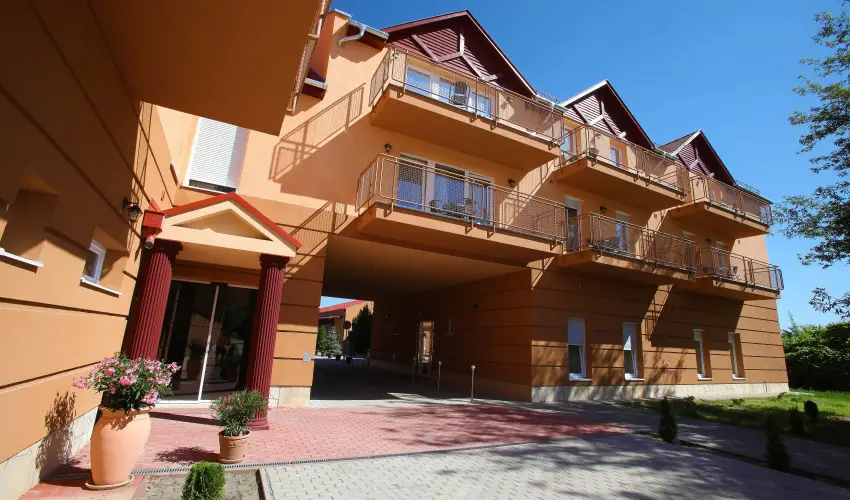Terml Hotel Vesta Tpiszecs - Augusztus 20. (min. 2 j)