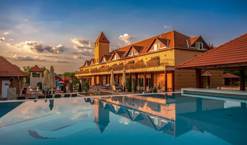 Term�l Hotel Vesta T�pi�szecs� - Augusztus 20. (min. 2 �j)