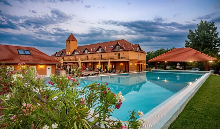 Term�l Hotel Vesta T�pi�szecs� - Augusztus 20. (min. 2 �j)