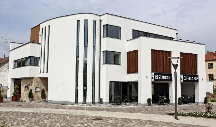 Hotel Vikt�ria S�rv�r - Augusztus 20. (min. 2 �j)