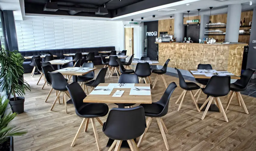 Hotel Vikt�ria S�rv�r - Augusztus 20. (min. 2 �j)