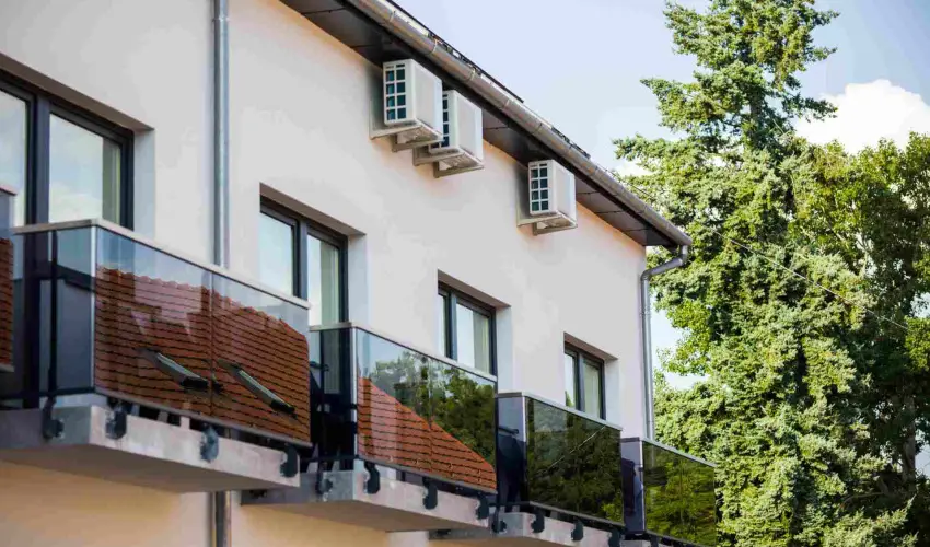 Hotel Vikt�ria S�rv�r - Augusztus 20. (min. 2 �j)