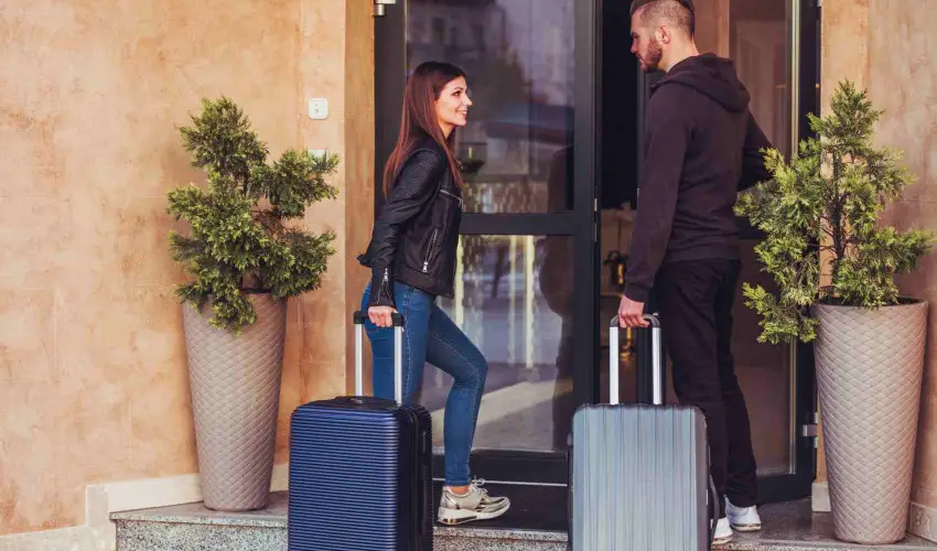 Hotel Vikt�ria S�rv�r - Augusztus 20. (min. 2 �j)