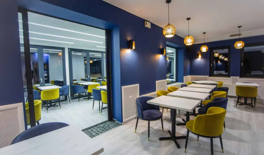 Hotel Vikt�ria S�rv�r - Augusztus 20. (min. 2 �j)