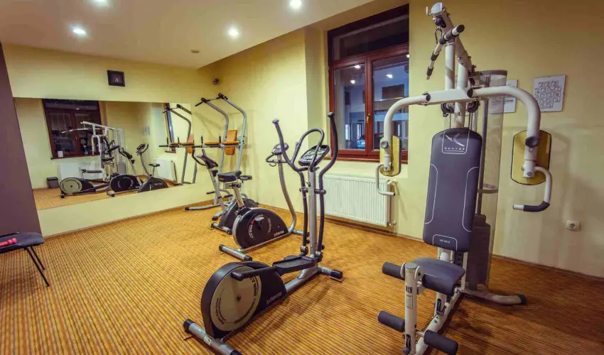 Hotel Vikt�ria S�rv�r - Augusztus 20. (min. 2 �j)