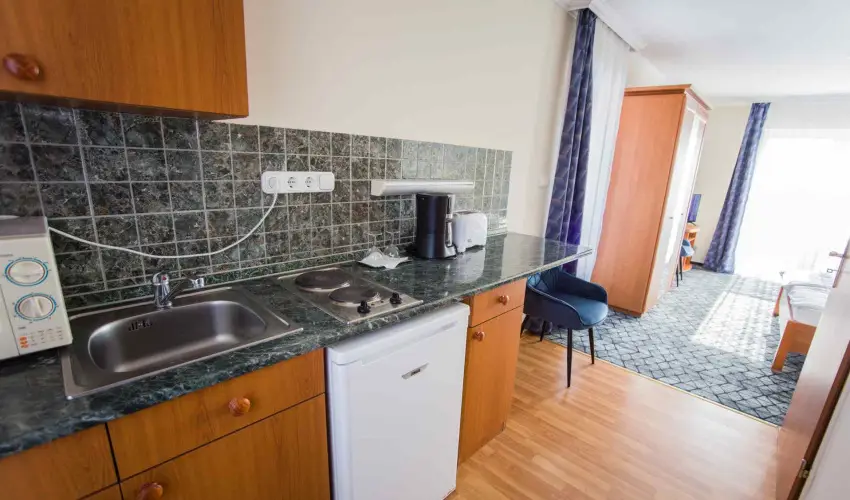 Hotel Vikt�ria S�rv�r - Augusztus 20. (min. 2 �j)