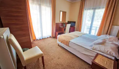 Hotel Vikt�ria S�rv�r