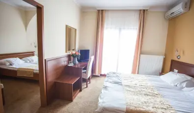 Hotel Vikt�ria S�rv�r