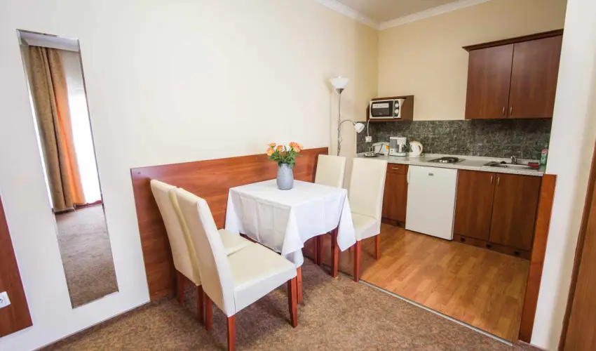 Hotel Vikt�ria S�rv�r - Augusztus 20. (min. 2 �j)