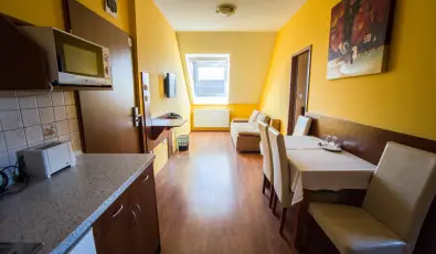 Hotel Vikt�ria S�rv�r