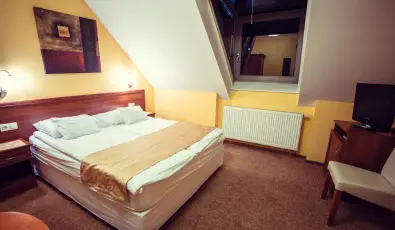 Hotel Vikt�ria S�rv�r